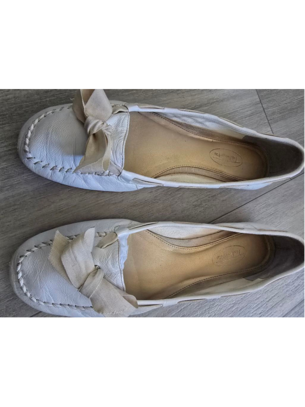 Women's Talbots White Leather Flats with Beige Bows Size 9